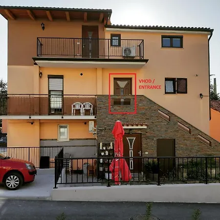Busija Hotel *