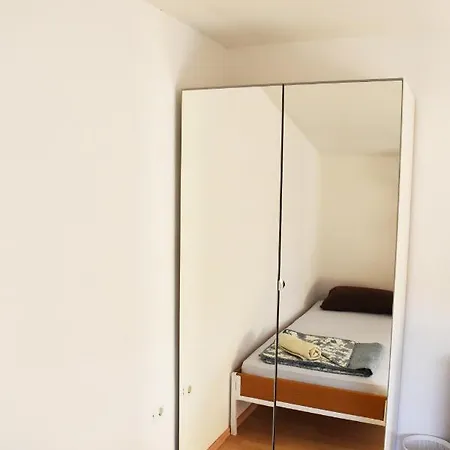 Hotel Busija *