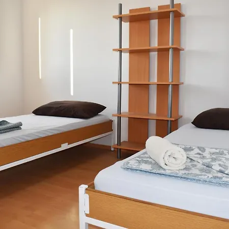 Busija Hotel *