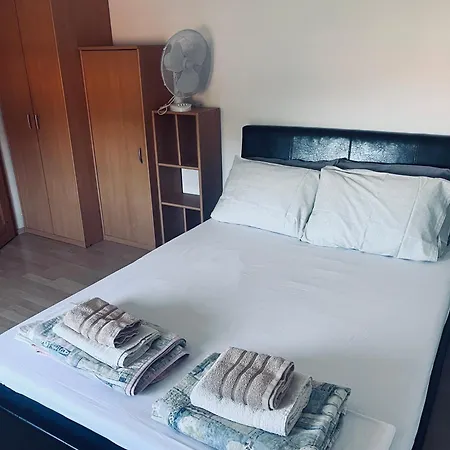 Busija Hotel *