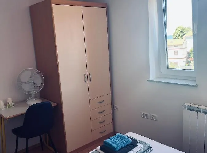 호스텔 Busija 이졸라